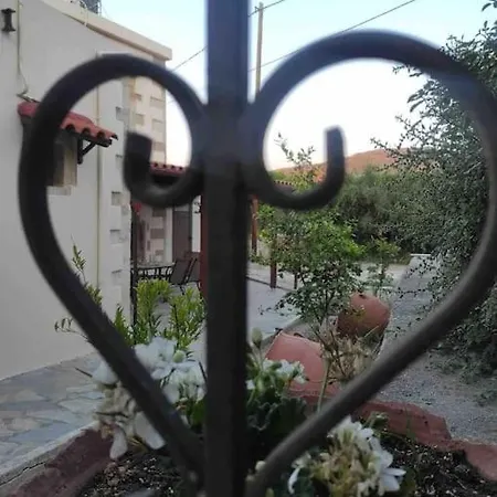 Skaros Tatil Evi *